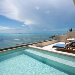 Luxury Stay | 5BR | Beachfront PH w/ Rooftop Pool