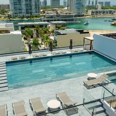 Modern Apt | 4BR | Marina & Beach Access