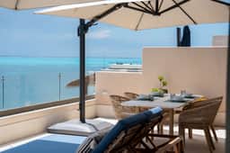 Couples Retreat | Beachfront Rooftop & Jacuzzi - Image 4