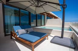 Couples Retreat | Beachfront Rooftop & Jacuzzi - Image 3