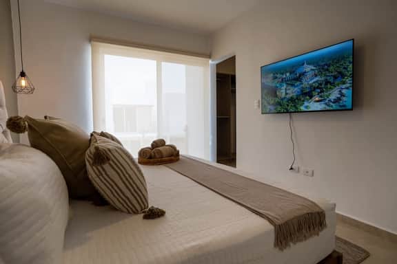 Contemporary Home | 3BR | Prime Downtown Area - Image 3
