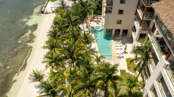 Luxury Escape | 4BR | Beachfront & Ocean Views - Image 5