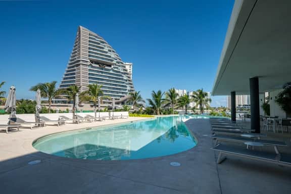 Luxury Oceanfront Condo | 3BR | Pool, Gym & Views! - Image 5