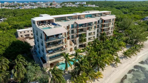 Luxury Stay | 5BR | Beachfront PH w/ Rooftop Pool - Image 4