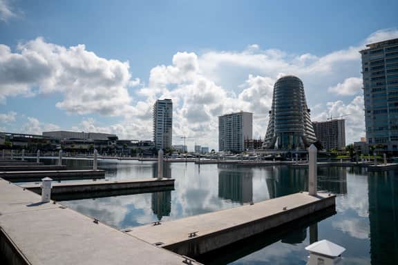 Modern PH - 4BR - Marina & Shopping - Image 3