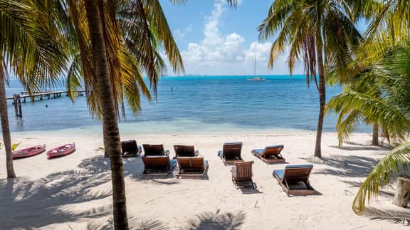 Villa Angela | 4BR | Beachfront & Private Pool - Image 3