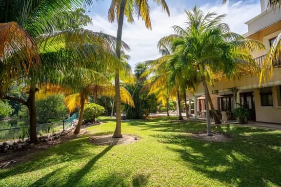 Villa Laguna del Mar | 5BR | Waterfront & Private - Image 3