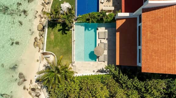 Villa Presidente | 4BR | Oceanfront Luxury Stay - Image 2