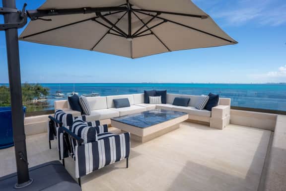 Exclusive Penthouse | 5BR | Private Roof w/ Pool - Image 4