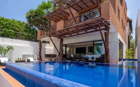 Villa Langosta | 6BR | Luxury Beachfront Stay - Image 3
