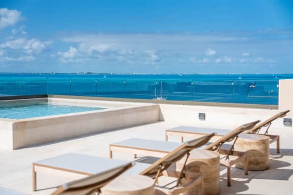 Luxury Penthouse | 9BR | Private Rooftop w/ Pool - Image 4