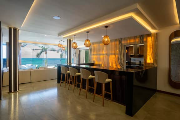 Villa Magdalena - 7BR - Oceanfront w/ Heated Pool - Image 4