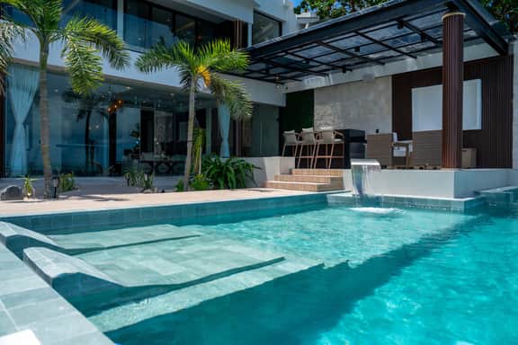 Villa Magdalena - 7BR - Oceanfront w/ Heated Pool - Image 2