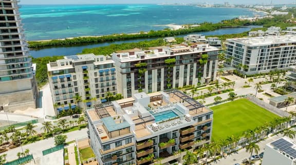 Luxe Penthouse | 3BR | Private Rooftop w/ Jacuzzi - Image 1