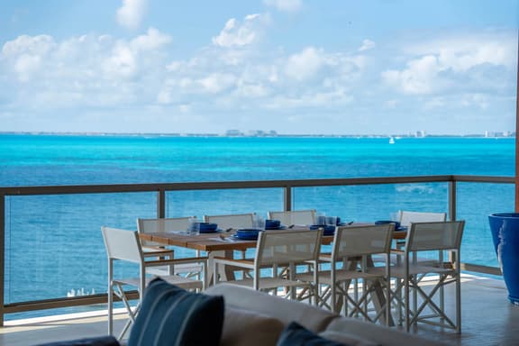 Luxury Escape | 4BR | Beachfront & Ocean Views - Image 1