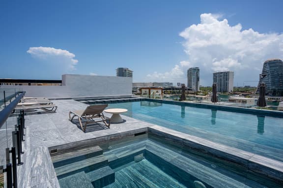 Modern PH - 4BR - Marina & Shopping - Image 1